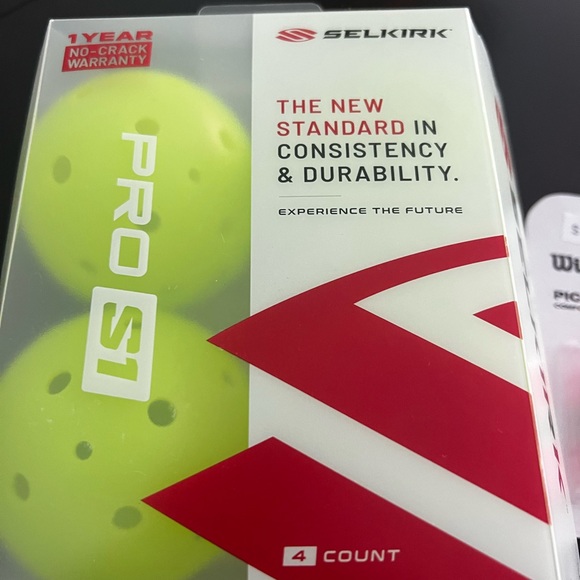 ⭐️🌴 Pickleball Balls and Overgrip - Picture 3 of 3